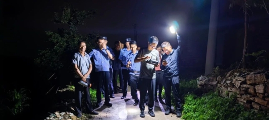 kaiyun官方-山区雨夜大搜救！“空地协同”上演生命守护战